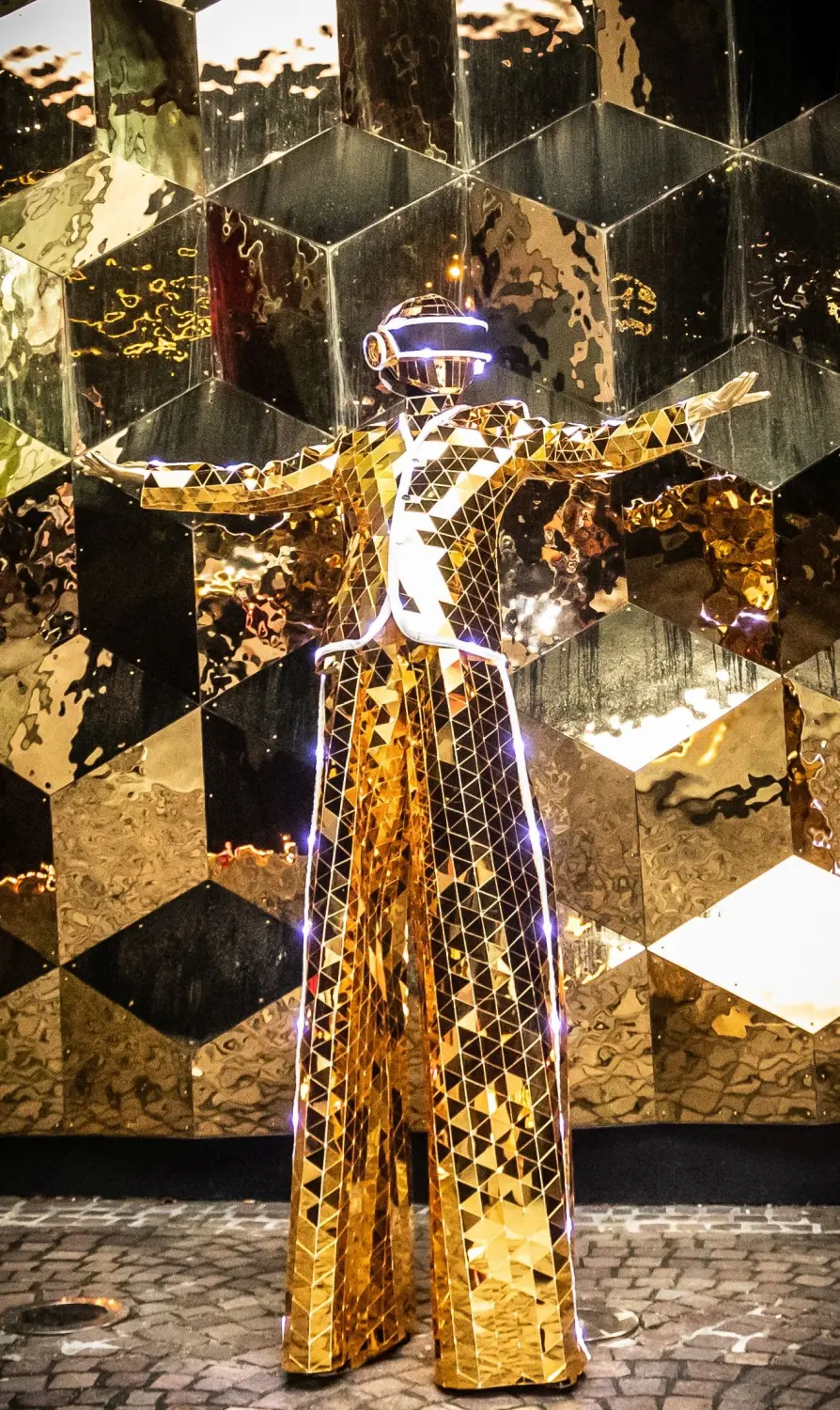Skaramouche Golden Mirror